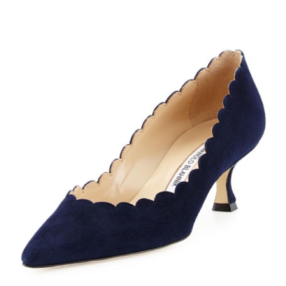 New (NWOB) Manolo Blahnik Srilasca Scalloped Suede Pump Size 36 (Floor Model)